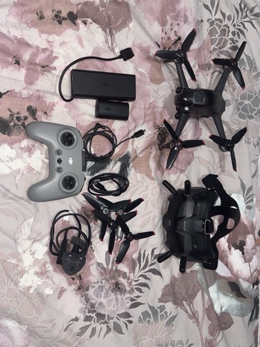 Dji fpv combo quadcopter with - combo,